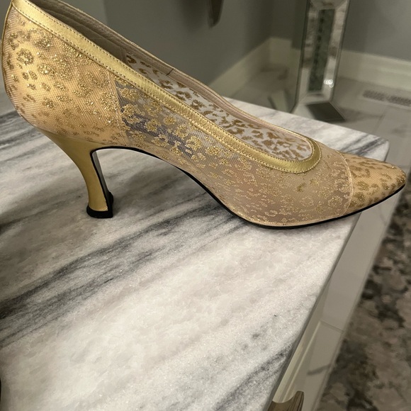 COPY - Omg the golden slippers Stuart Weitzman  opera ball room shoes size 8,5 … - Picture 12 of 17